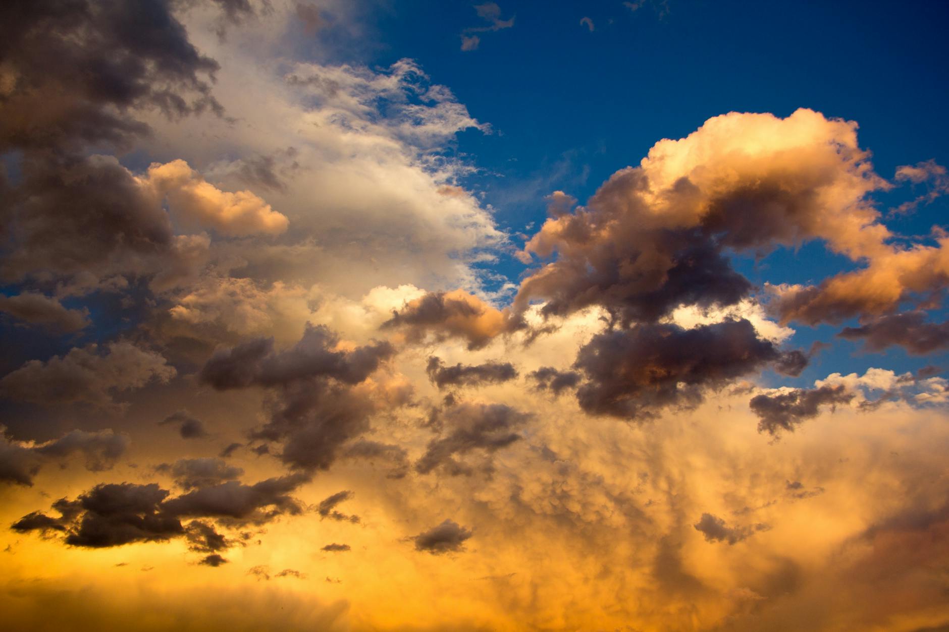 Capture of a vibrant sunset sky with dramatic cloud formations creating a stunning natural scene.